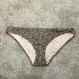 Cheetah swimsuit bottoms. Size:M
